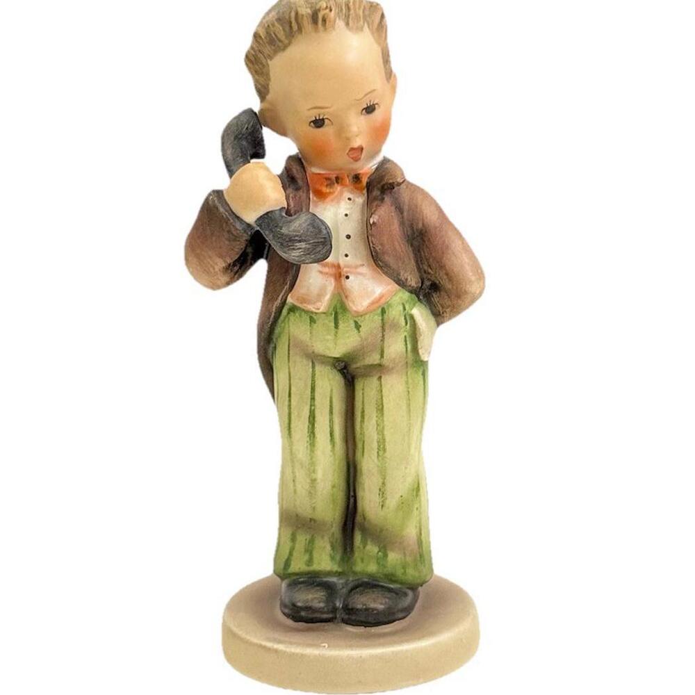 Vintage Figurine Hummel #124/0  "Hello" 1960-72  6" ins. Tall Marked